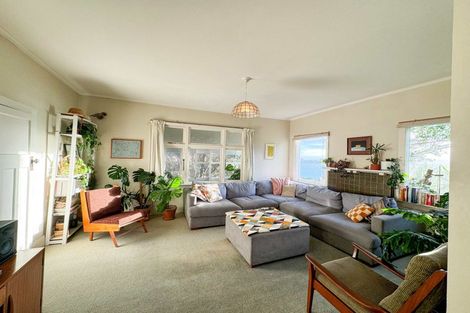Photo of property in 1 Hungerford Road, Lyall Bay, Wellington, 6022