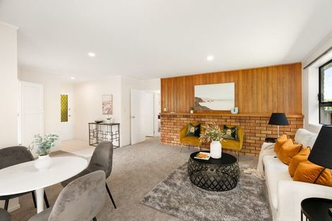 Photo of property in 2/21 Walter Strevens Drive, Conifer Grove, Takanini, 2112