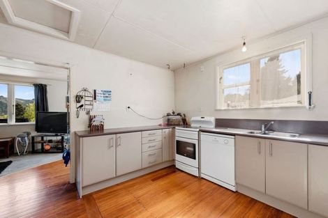 Photo of property in 64 Moeraki Road, Maoribank, Upper Hutt, 5018