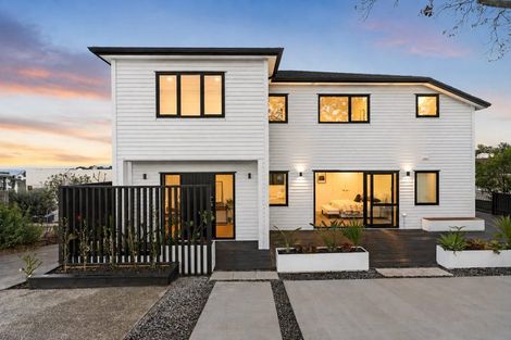 Photo of property in 1/47 Deep Creek Road, Waiake, Auckland, 0630