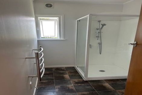 Photo of property in 2/70 Gladstone Road, Northcote, Auckland, 0627