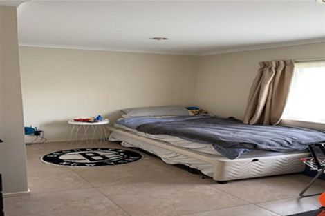 Photo of property in 24 Moor Avenue, Te Atatu Peninsula, Auckland, 0610