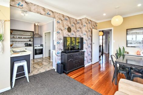 Photo of property in 32 Peverill Crescent, Papatoetoe, Auckland, 2025