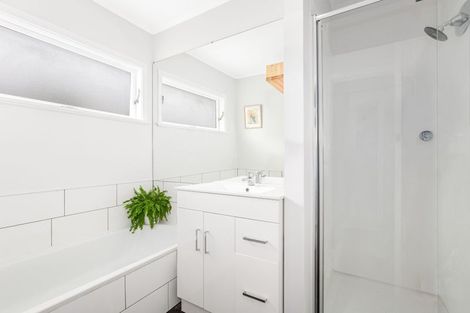 Photo of property in 22 Lomita Road, Johnsonville, Wellington, 6037