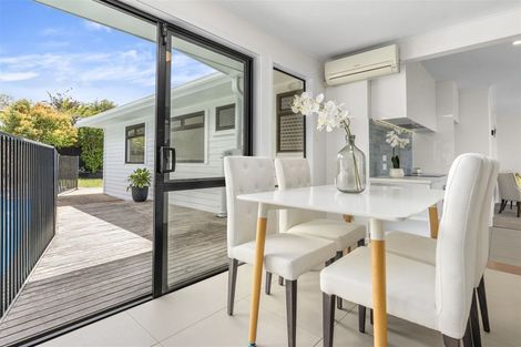Photo of property in 2/44 Becroft Drive, Forrest Hill, Auckland, 0620