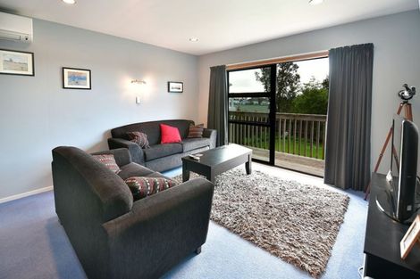 Photo of property in 70 Waiora Road, Stanmore Bay, Whangaparaoa, 0932