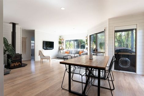 Photo of property in 1/45 Unsworth Drive, Unsworth Heights, Auckland, 0632