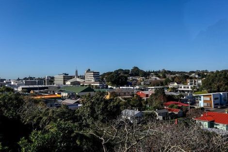 Photo of property in 8/53 Young Street, New Plymouth, 4310