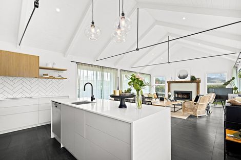 Photo of property in 2 Awanui Crescent, Matakana, 0985