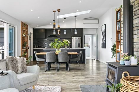 Photo of property in 6 Kahikatea Drive, Kinloch, Taupo, 3377