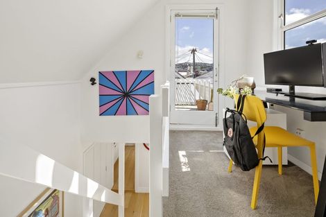 Photo of property in 18 Moir Street, Mount Victoria, Wellington, 6011