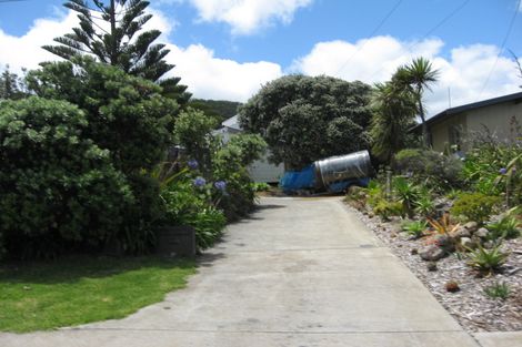 Photo of property in 12 Ngatira Road, Muriwai, Waimauku, 0881