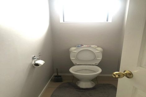 Photo of property in 33 Ginders Drive, Massey, Auckland, 0614