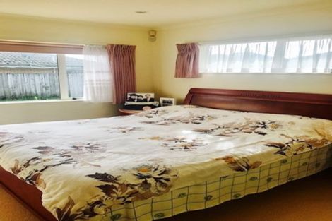 Photo of property in 15 Hillwell Drive, Henderson, Auckland, 0612