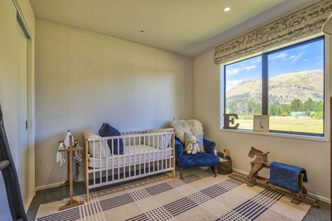 Photo of property in 2 Little Orchard Way, Wanaka, 9382