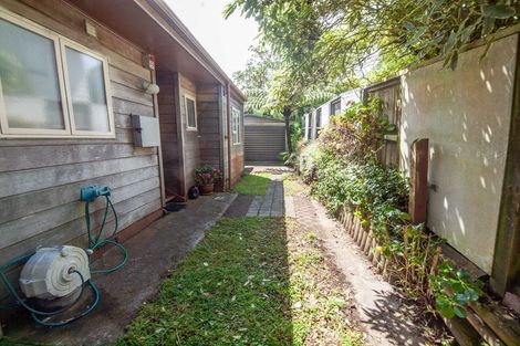 Photo of property in 8 Curacao Place, Grenada Village, Wellington, 6037