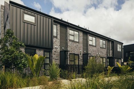 Photo of property in 8/666 Swanson Road, Swanson, Auckland, 0612