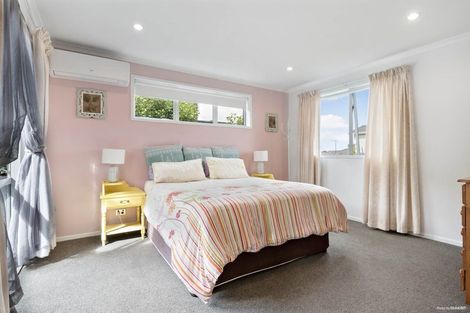 Photo of property in 4 Ian Gordon Lane, Orewa, 0931