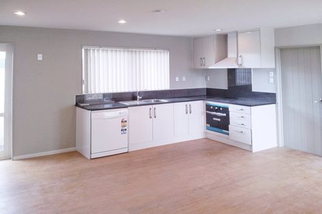 Photo of property in 57a Tiroroa Avenue, Te Atatu South, Auckland, 0610