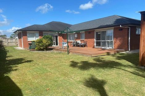 Photo of property in 5 Kilmacrennan Drive, Rosehill, Papakura, 2113