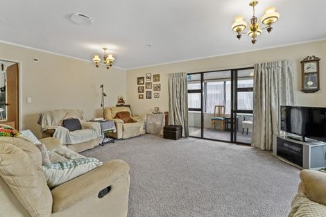 Photo of property in 32 Eruini Street, Waikanae Beach, Waikanae, 5036