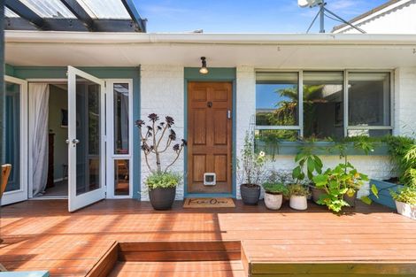 Photo of property in 2/98 Holly Road, St Albans, Christchurch, 8014