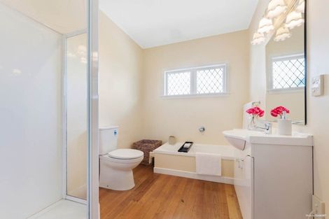 Photo of property in 68 Matipo Road, Te Atatu Peninsula, Auckland, 0610