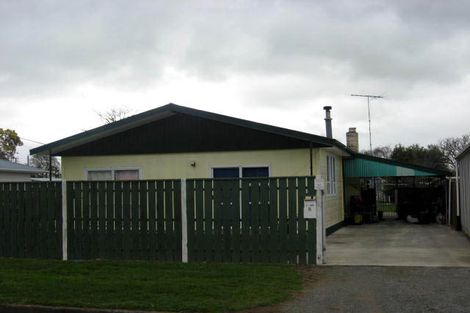 Photo of property in 2 Philip Street, Carterton, 5713