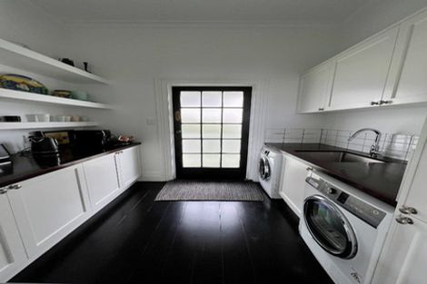 Photo of property in 8 William Bond Street, Stanley Point, Auckland, 0624