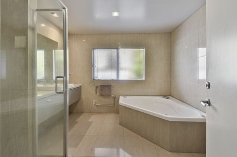 Photo of property in 17 Elias Court, The Gardens, Auckland, 2105