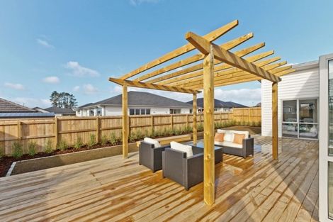 Photo of property in 17 Kuawa Drive, Kumeu, 0810