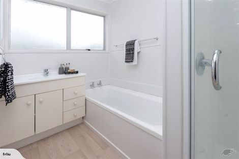 Photo of property in 4 Lyren Place, Half Moon Bay, Auckland, 2012