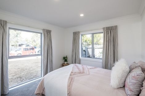 Photo of property in 6 Holcombe Drive, Paraparaumu, 5032