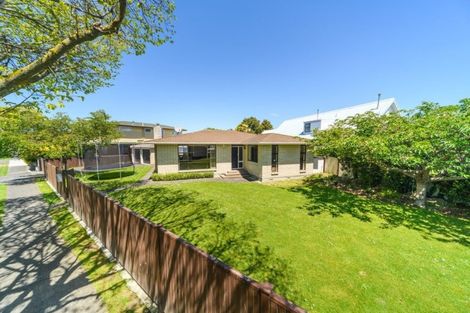 Photo of property in 2 Cecil Place, Cloverlea, Palmerston North, 4412