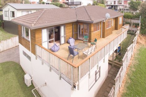 Photo of property in 2/310 Wairau Road, Glenfield, Auckland, 0629