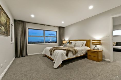 Photo of property in 13a Parr Terrace, Castor Bay, Auckland, 0620