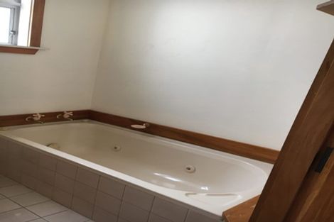 Photo of property in 82 Oriental Parade, Oriental Bay, Wellington, 6011