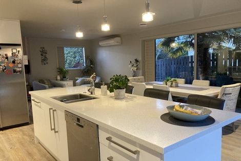 Photo of property in 4a Bemrose Place, Cockle Bay, Auckland, 2014