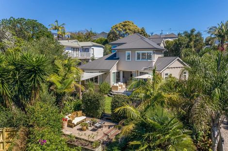 Photo of property in 11a Rodney Road, Northcote Point, Auckland, 0627