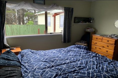 Photo of property in 41 Colchester Crescent, Newlands, Wellington, 6037