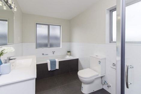 Photo of property in 11 Regis Park Drive, Pukekohe, 2120