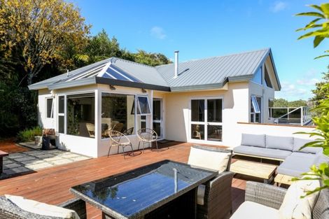 Photo of property in 7 Sequoia Grove, Merrilands, New Plymouth, 4312