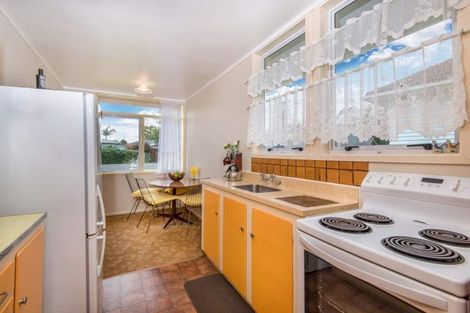 Photo of property in 98 Taikata Road, Te Atatu Peninsula, Auckland, 0610