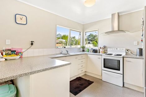 Photo of property in 22 Broadfield Street, Massey, Auckland, 0614