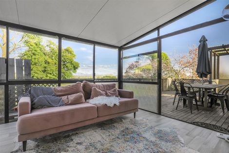 Photo of property in 17 Rhonda Place, Opaheke, Papakura, 2113