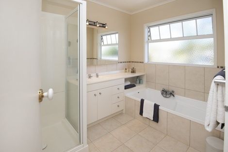 Photo of property in 40 Clovelly Road, Bucklands Beach, Auckland, 2012