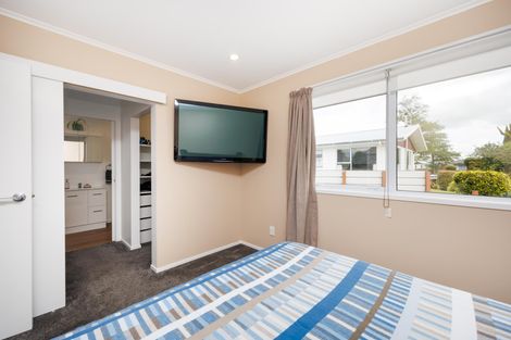 Photo of property in 28 Raglan Avenue, Cloverlea, Palmerston North, 4412