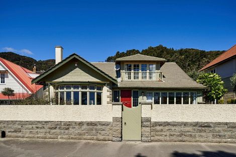 Photo of property in 35 Marine Parade, Eastbourne, Lower Hutt, 5013