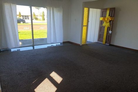 Photo of property in 525 Massey Road, Mangere, Auckland, 2022