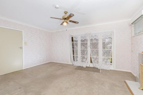 Photo of property in 9 Maunder Place, New Lynn, Auckland, 0600